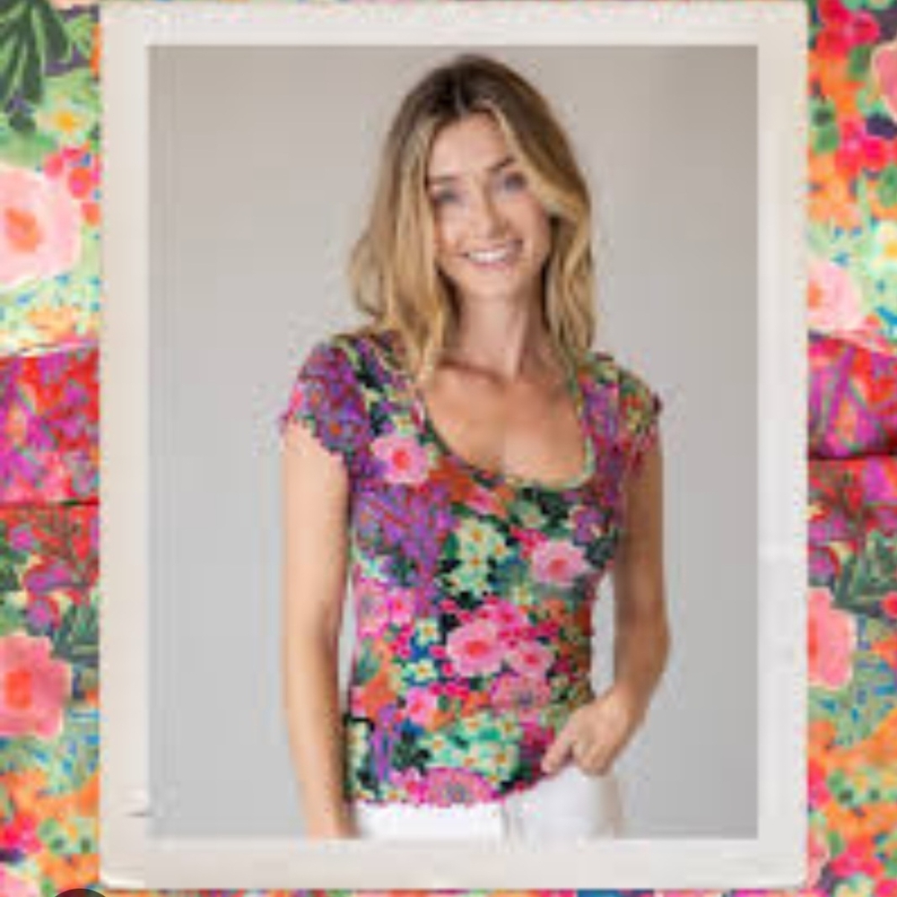 NATURAL LIFE Vibrant Floral Short Sleeve Top